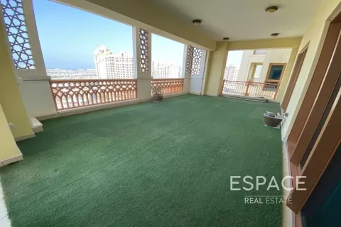 Apartment in Palm Jumeirah, Dubai 3 bedrooms, 234 sq.m. № 122639 - photo 13