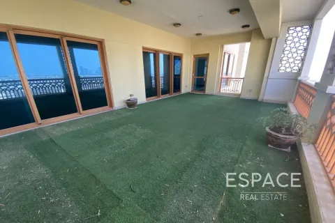 Apartment in Palm Jumeirah, Dubai 3 bedrooms, 234 sq.m. № 122639 - photo 11