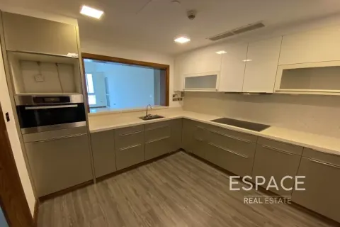 Apartment in Palm Jumeirah, Dubai 3 bedrooms, 234 sq.m. № 122639 - photo 4