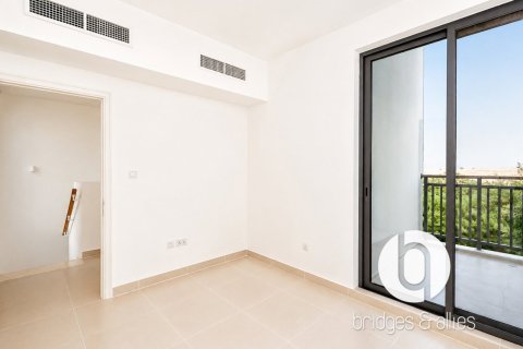 Villa in Dubai Hills Estate, Dubai 3 bedrooms, 203 sq.m. № 123969 - photo 17