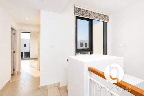 Villa in Dubai Hills Estate, Dubai 3 bedrooms, 203 sq.m. № 123969 - photo 20