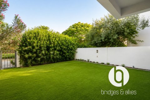 Villa in Dubai Hills Estate, Dubai 3 bedrooms, 203 sq.m. № 123969 - photo 3