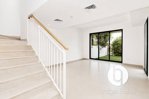 Villa in Dubai Hills Estate, Dubai 3 bedrooms, 203 sq.m. № 123969 - photo 15