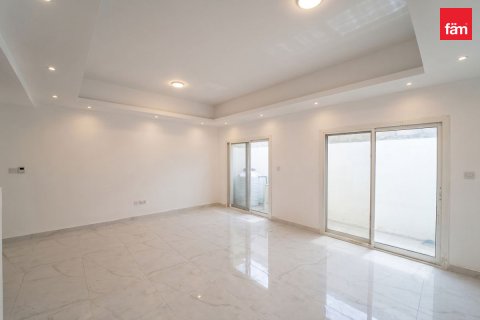 Villa in Deira, Dubai 4 bedrooms, 187.3 sq.m. № 141614 - photo 2