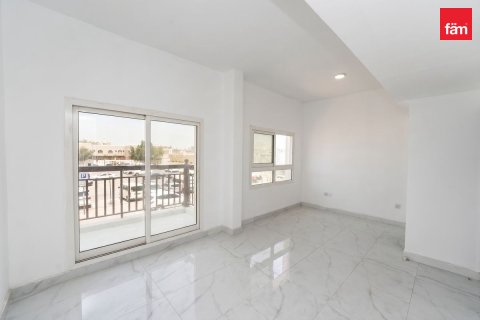 Villa in Deira, Dubai 4 bedrooms, 187.3 sq.m. № 141614 - photo 7