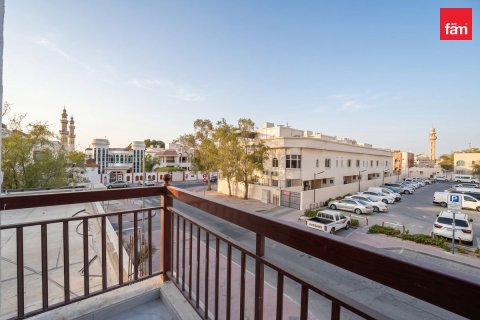 Villa in Deira, Dubai 4 bedrooms, 187.3 sq.m. № 141614 - photo 6