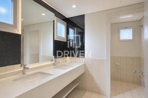 Villa in Meadows, Dubai 3 bedrooms, 560.39 sq.m. № 138849 - photo 17