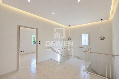 Villa in Meadows, Dubai 3 bedrooms, 560.39 sq.m. № 138849 - photo 10
