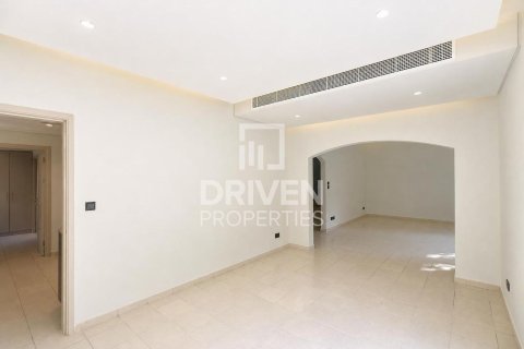 Villa in Meadows, Dubai 3 bedrooms, 560.39 sq.m. № 138849