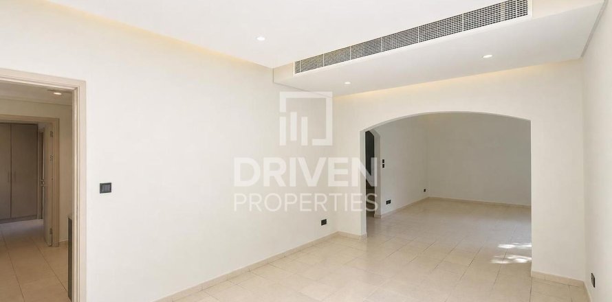 Villa in Meadows, Dubai 3 bedrooms, 560.39 sq.m. № 138849