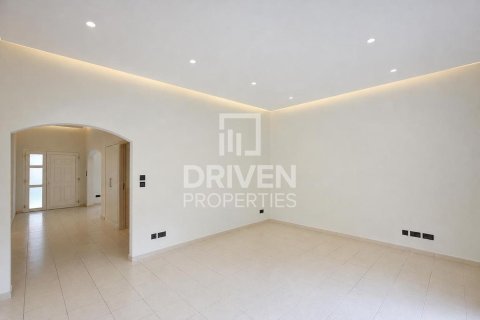 Villa in Meadows, Dubai 3 bedrooms, 560.39 sq.m. № 138849 - photo 6