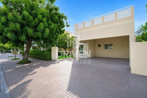 Villa in Meadows, Dubai 3 bedrooms, 560.39 sq.m. № 138849 - photo 24