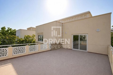 Villa in Meadows, Dubai 3 bedrooms, 560.39 sq.m. № 138849 - photo 22