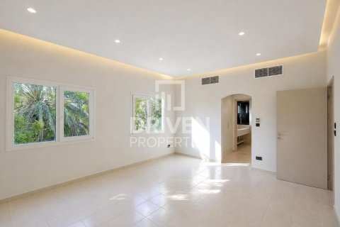 Villa in Meadows, Dubai 3 bedrooms, 560.39 sq.m. № 138849 - photo 9