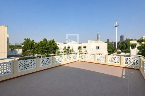 Villa in Meadows, Dubai 3 bedrooms, 560.39 sq.m. № 138849 - photo 21