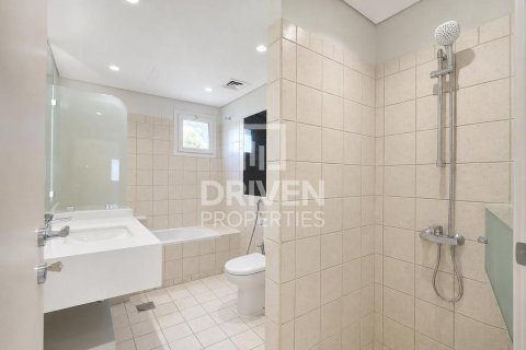 Villa in Meadows, Dubai 3 bedrooms, 560.39 sq.m. № 138849 - photo 19