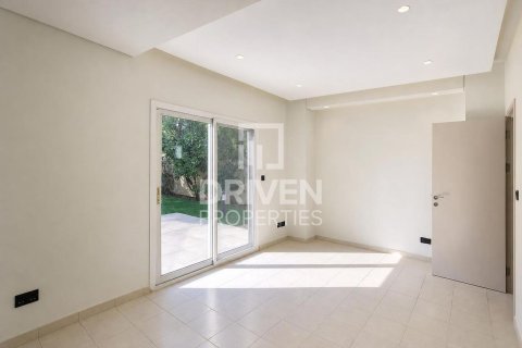 Villa in Meadows, Dubai 3 bedrooms, 560.39 sq.m. № 138849 - photo 4