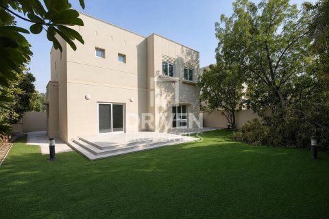 Villa in Meadows, Dubai 3 bedrooms, 560.39 sq.m. № 138849 - photo 25
