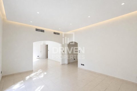 Villa in Meadows, Dubai 3 bedrooms, 560.39 sq.m. № 138849 - photo 5