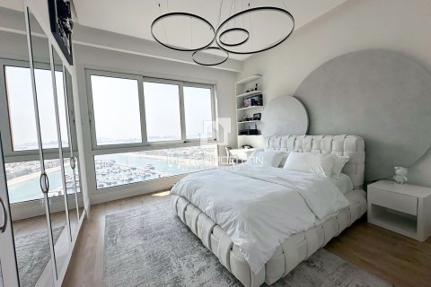 Снять в аренду квартиру в Marina Residences, Пальма Джумейра, Дубай: 3 спальни, 234м², № 73970 - фото 3