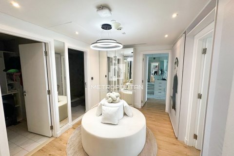 Снять в аренду квартиру в Marina Residences, Пальма Джумейра, Дубай: 3 спальни, 234м², № 73970 - фото 4