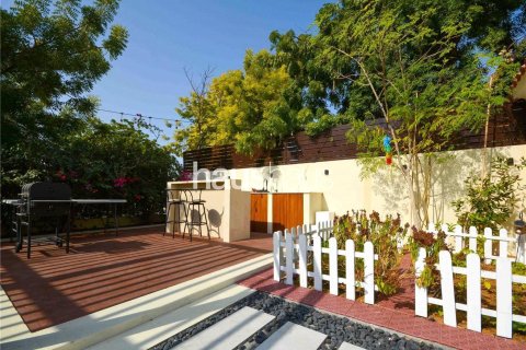 Villa in The Lakes, Dubai 4 bedrooms, 553 sq.m. № 44076 - photo 8