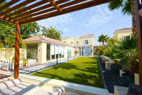 Villa in The Lakes, Dubai 4 bedrooms, 553 sq.m. № 44076 - photo 2