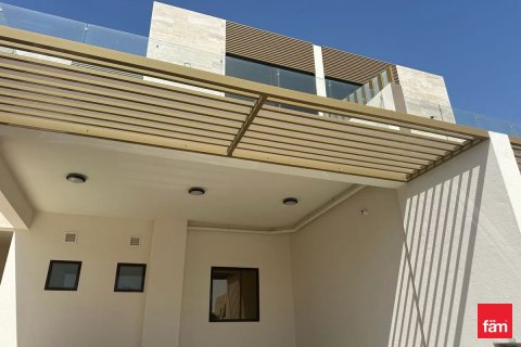 Villa à Dubai, 4 chambres, 187.2 m², № 111441 - photo 2