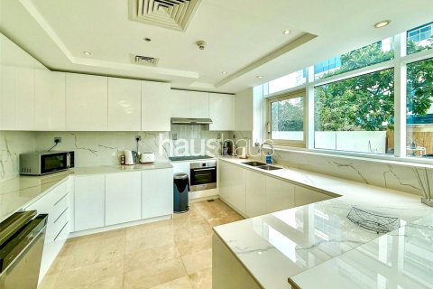 Apartment in Dubai Marina, Dubai 3 bedrooms, 275 sq.m. № 43528 - photo 16