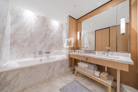 Apartment in DIFC, Dubai 2 bedrooms, 195 sq.m. № 73838 - photo 17