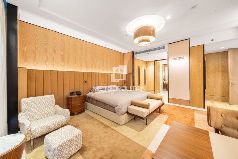 Apartment in DIFC, Dubai 2 bedrooms, 195 sq.m. № 73838 - photo 28