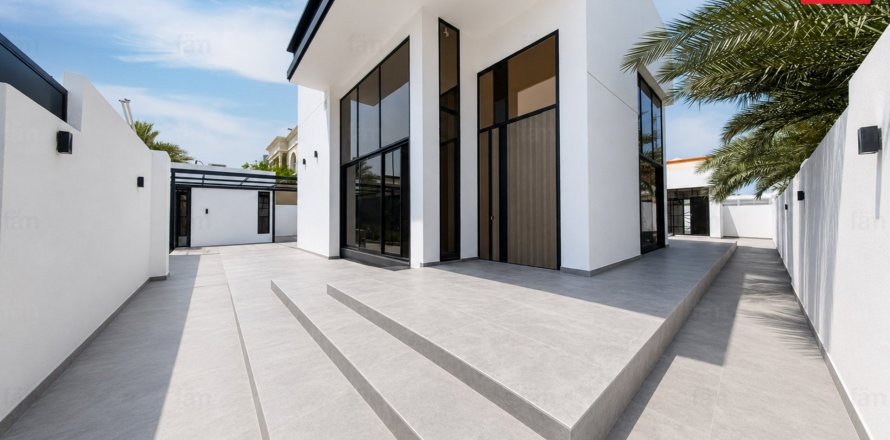 Villa in Al Barsha, Dubai 4 bedrooms, 929 sq.m. № 124340