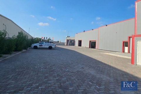 Entrepôt à Al Quoz Industrial Area, Al Quoz, Dubai, 3716 m², № 103751 - photo 3
