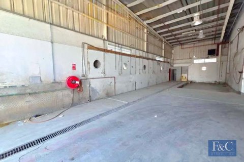 Almacén en Al Quoz Industrial Area, Al Quoz, Dubai, 3577 m², № 103752 - foto 2