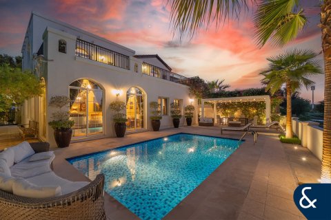 Villa en Sienna Lakes, Jumeirah Golf Estates, Dubai, 4 dormitorios, 614 m², № 76016