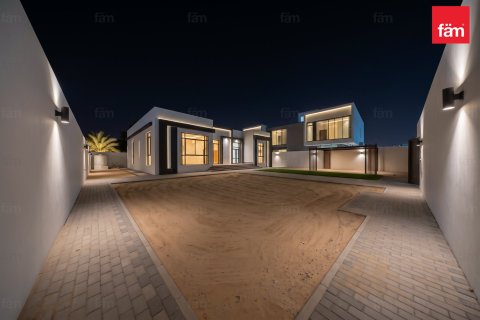 Villa in Al Barsha, Dubai 4 bedrooms, 929 sq.m. № 137891