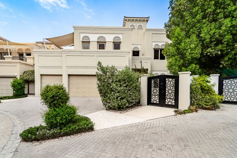 Villa in Al Wasl, Dubai 6 bedrooms, 1181 sq.m. № 120407