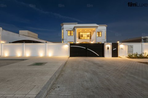 Villa in Al Barsha, Dubai 4 bedrooms, 1393.5 sq.m. № 76864