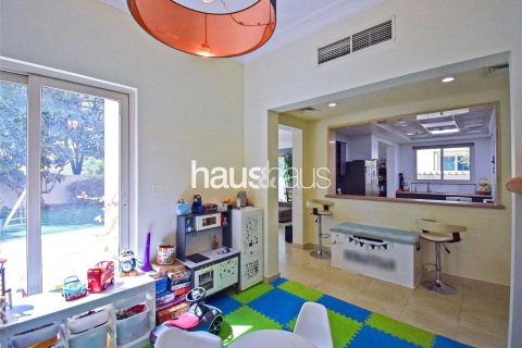 Villa in Dubai Sports City, Dubai 4 bedrooms, 350 sq.m. № 43255 - photo 10