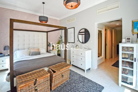Villa in Dubai Sports City, Dubai 4 bedrooms, 350 sq.m. № 43255 - photo 13