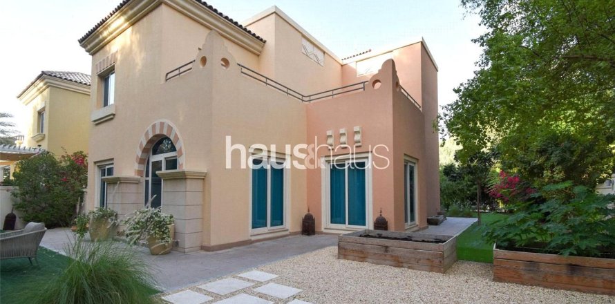 Villa in Dubai Sports City, Dubai 4 bedrooms, 350 sq.m. № 43255