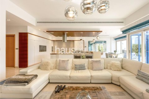 Townhouse in Palm Jumeirah, Dubai 5 bedrooms, 327 sq.m. № 44770 - photo 3
