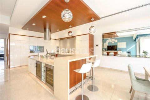 Townhouse in Palm Jumeirah, Dubai 5 bedrooms, 327 sq.m. № 44770 - photo 16