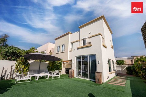 Villa in Dubai 2 bedrooms, 250 sq.m. № 85747