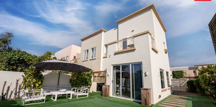 Villa in Dubai 2 bedrooms, 250 sq.m. № 85747