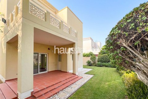 Вилла в Meadows, Дубай, 3 спальни, 515м², № 44683