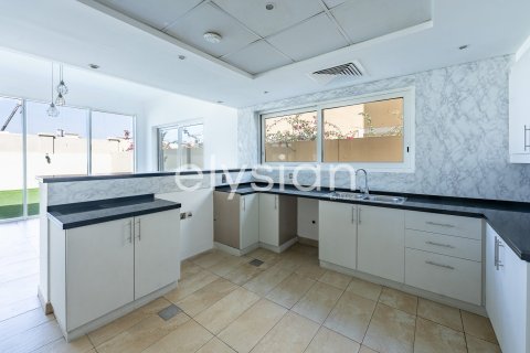 Villa en Legacy Nova Villas, Jumeirah Park, Dubai, 4 dormitorios, 510 m², № 37973 - foto 3