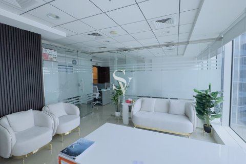 Снять в аренду офис в Бизнес-Бэе, Дубай: 61м², № 113378 - фото 9