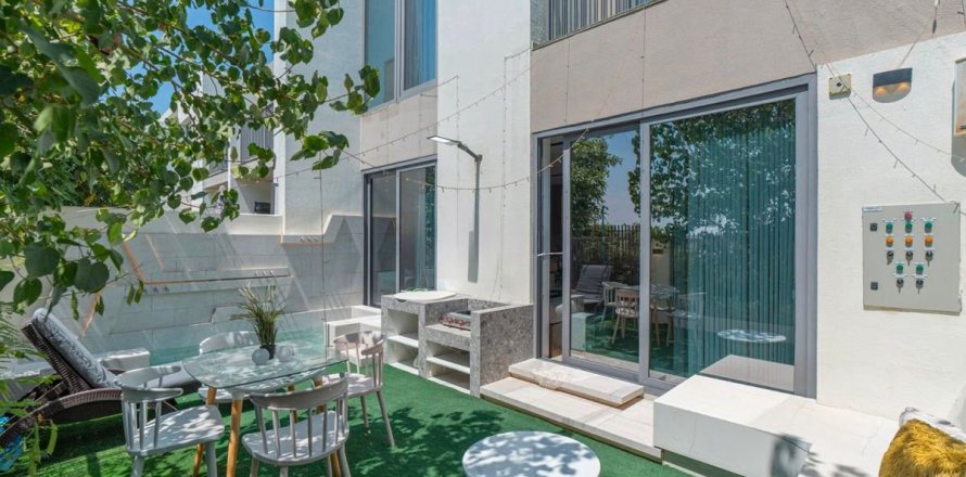 Villa en Tilal Al Ghaf, Dubai, 4 dormitorios, 213.7 m², № 115305