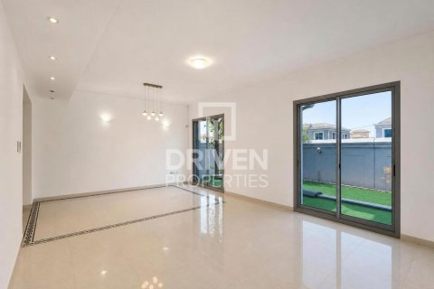 فيلا في Falcon City of Wonders, دبي 4 غرف نوم, 324.05 م² رقم 140550 - صورة 2